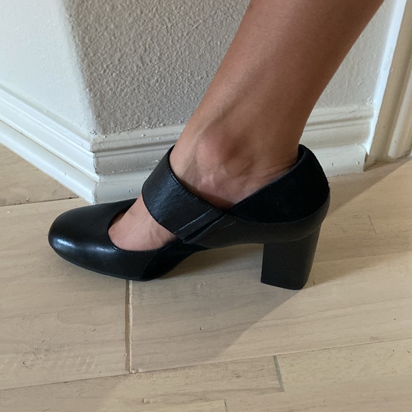 BORN Black heels with cute strap with elastic, size 8.5, NWOT, 3” heel - Picture 11 of 13